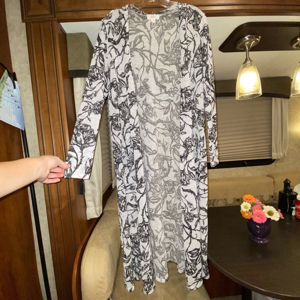 HTF NWOT Lularoe Sarah w/Roses Cardigan: Sz. M